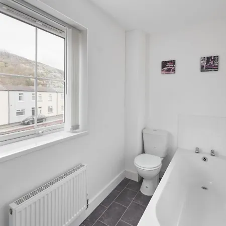 5 * Skinningrove